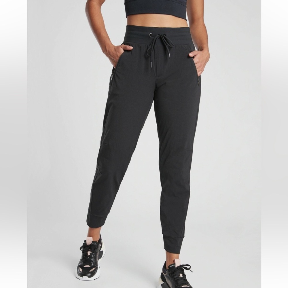🖤Athleta Trekkie Black Jogger EUC Women’s 12